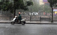 Nắng nóng suy giảm, cuối tuần Bắc bộ có mưa giông