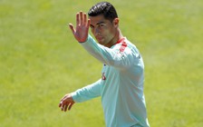 Fan nữ Việt Nam làm thơ chúc Ronaldo may mắn