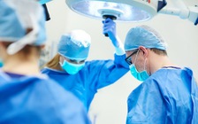 Cắt nhầm tinh hoàn, đền gần 1 triệu USD