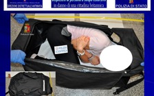 Người mẫu Anh bị bắt cóc, bán trên web đen ở Ý