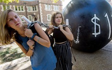 Nợ sinh viên Mỹ vượt ngưỡng 1.500 tỉ USD