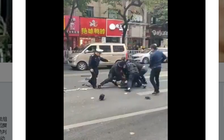 Cướp xe buýt, đâm vào đám đông khiến nhiều người chết ở Trung Quốc