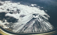 Chuyến bay đón mặt trời mọc trên núi Phú Sĩ khi thái tử Naruhito lên ngôi