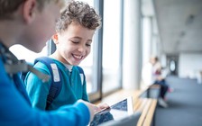 Trường học Úc quẳng máy tính bảng, quay về với sách giáo khoa truyền thống