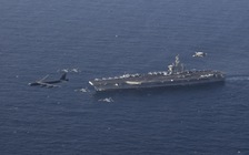 B-52 phối hợp tàu sân bay Mỹ tập trận sát Iran