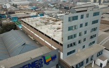 Tòa nhà đại học đầu voi, đuôi... trống rỗng