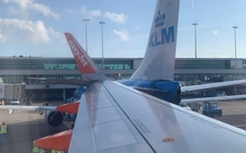 Hai máy bay va nhau ở phi trường Amsterdam