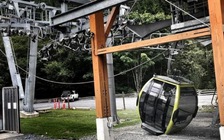 Gần 30 toa cáp treo rơi xuống đất vì cáp bị cắt ở Canada