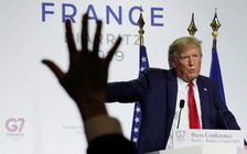 Tổng thống Trump nói tin dùng bom hạt nhân xua bão là 'tin vịt, vớ vẩn'