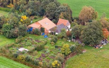 Phát hiện nhóm người sống 9 năm dưới hầm chờ ngày tận thế