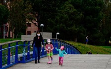 Pháp, Ý, Tây Ban Nha chuẩn bị giảm phong tỏa chống Covid-19