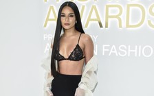 Tạo kiểu áo ngực tuyệt vời với váy maxi, thiêu đốt mọi ánh nhìn của Vanessa Hudgens