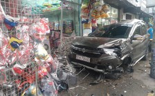 TP.HCM: Ô tô tông hàng loạt xe máy trên đường Nguyễn Ảnh Thủ