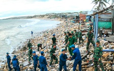 Sóng biển cuốn trôi hàng chục căn nhà