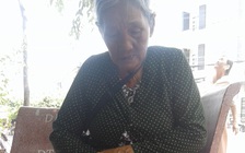 Cụ bà bán vé số bị cướp kéo lê trên mặt đường