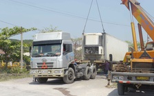 Cưỡng chế kéo xe container ra khỏi trạm cân: Tài xế đòi mời luật sư