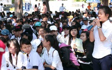 Hộp thư Tư vấn 24/7: Có cần nộp sổ hộ khẩu khi đăng ký dự thi?