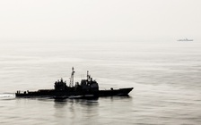 Tàu chiến Mỹ, Trung 'đãi bôi' trên Biển Đông