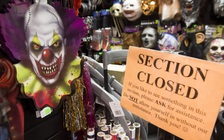 Chú hề quái dị gây hoang mang khắp thế giới