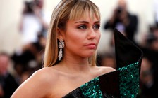 Miley Cyrus hát lại ca khúc của Pink Floyd với nhạc sĩ vừa hồi phục khỏi Covid-19
