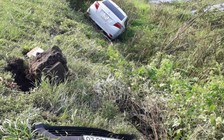 Ô tô tông xe máy rồi lao xuống ruộng, cụ ông 94 tuổi tử vong