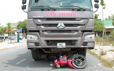 Bị cuốn vào gầm xe tải, người đi xe máy tử vong tại chỗ
