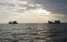 Tìm kiếm 2 ngư dân mất tích trên vùng biển Cà Mau