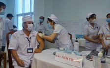 Vĩnh Long: Ngày đầu tiên có gần 50 người được tiêm vắc xin phòng Covid-19