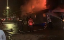 Cháy 9 ki ốt tại chợ Vĩnh Long