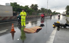 Tiền Giang: Một người đi xe máy té ngã trên QL1, bị xe tải cán tử vong