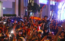 U.23 Việt Nam vào bán kết tuyệt vời: Biển người ra đường ăn mừng
