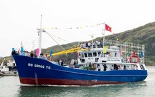 Tàu cá vỏ thép bị phá nước, 10 ngư dân đang chờ cứu hộ