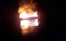 Cứu 11 ngư dân Bình Định bị cháy tàu cá tại vùng biển Trường Sa