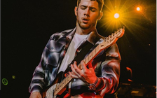 Ca sĩ Nick Jonas tiết lộ sắp đến Việt Nam