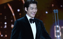 Kim Woo Bin điển trai xuất hiện trên sân khấu