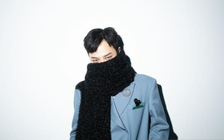 G-Dragon diện đồ kín mít đi sự kiện thời trang ủng hộ chị gái