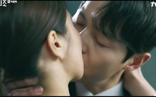 Song Joong Ki hôn say đắm Jeon Yeo Bin trong tập cuối ‘Vincenzo’