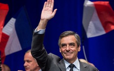 Ứng viên tổng thống Pháp Francois Fillon nhận thêm 'quả đắng'