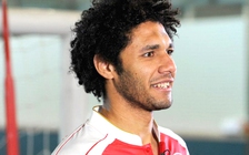 Arsenal mua tiền vệ trẻ