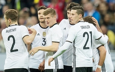 Đức 'nuốt chửng' Ý tại sân nhà