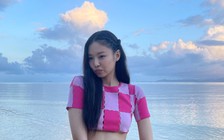 Jennie BlackPink diện “cây hồng” khoe eo con kiến ở Hawaii