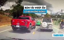 Tranh cãi ô tô bán tải vượt ẩu, bị nhiều xe ‘ép’ không cho nhập làn