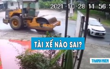 Ô tô quay đầu trên đường bất ngờ bị… xe lu ‘ủi’, ai đúng ai sai?