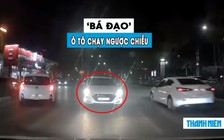 Bức xúc tài xế lái ô tô đi ngược chiều, bật đèn pha ‘dằn mặt’ xe khác