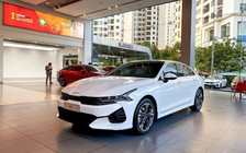 Sedan hạng D: Kia K5 ‘ngược dòng’, Toyota Camry mất dần sức hút