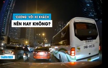 Tài xế ô tô con quyết giữ làn, không nhường xe khách vượt ẩu: Nên hay không?