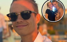 Con trai 17 tuổi của Victoria Beckham khoe ảnh tình tứ bên bạn gái