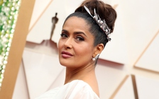 ‘Bom sex’ Salma Hayek suýt chết vì mắc Covid-19