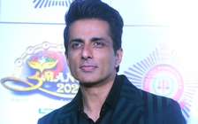 Tài tử Ấn Độ dựng nhà máy sản xuất oxy giúp người dân giữa thảm kịch Covid-19