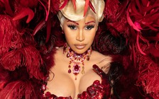 Cardi B xuất hiện gợi cảm, lộng lẫy sau 3 tuần sinh con